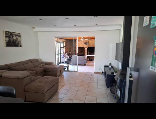 4 BEDROOM PROPERTY TO RENT IN BLOMMENDAL